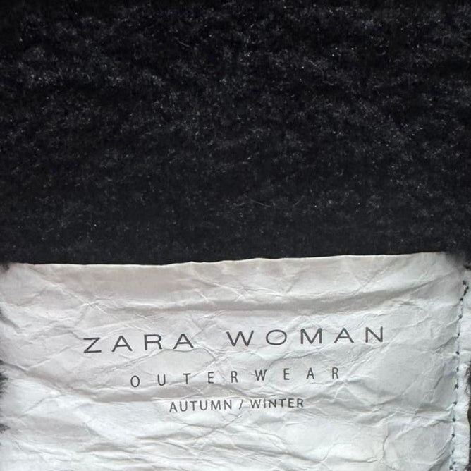 Casaco Zara Woman com Gola de Pelo – Tamanho S