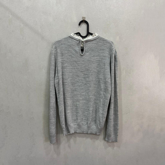 Camisola Cinza em Malha com Detalhe Rendado na Gola – Tamanho Único