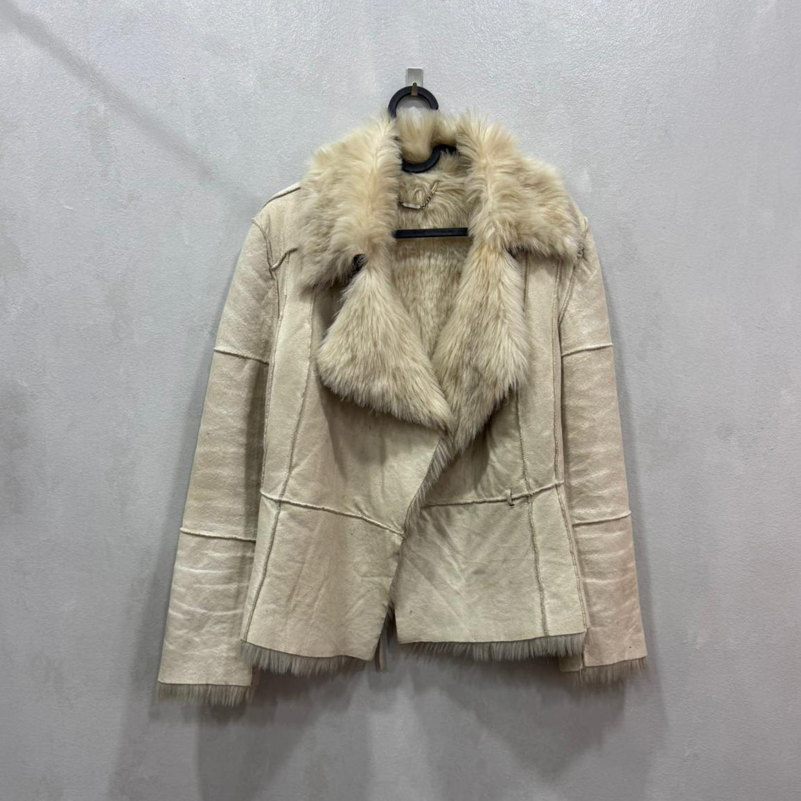 Casaco Bege com Gola e Interior em Pelo – Tamanho Único