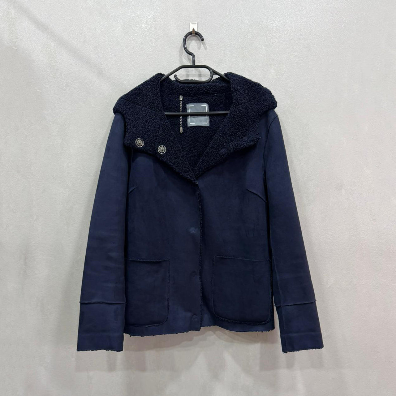 Casaco Azul-Marinho com Capuz e Forro de Pelo – Tamanho Único