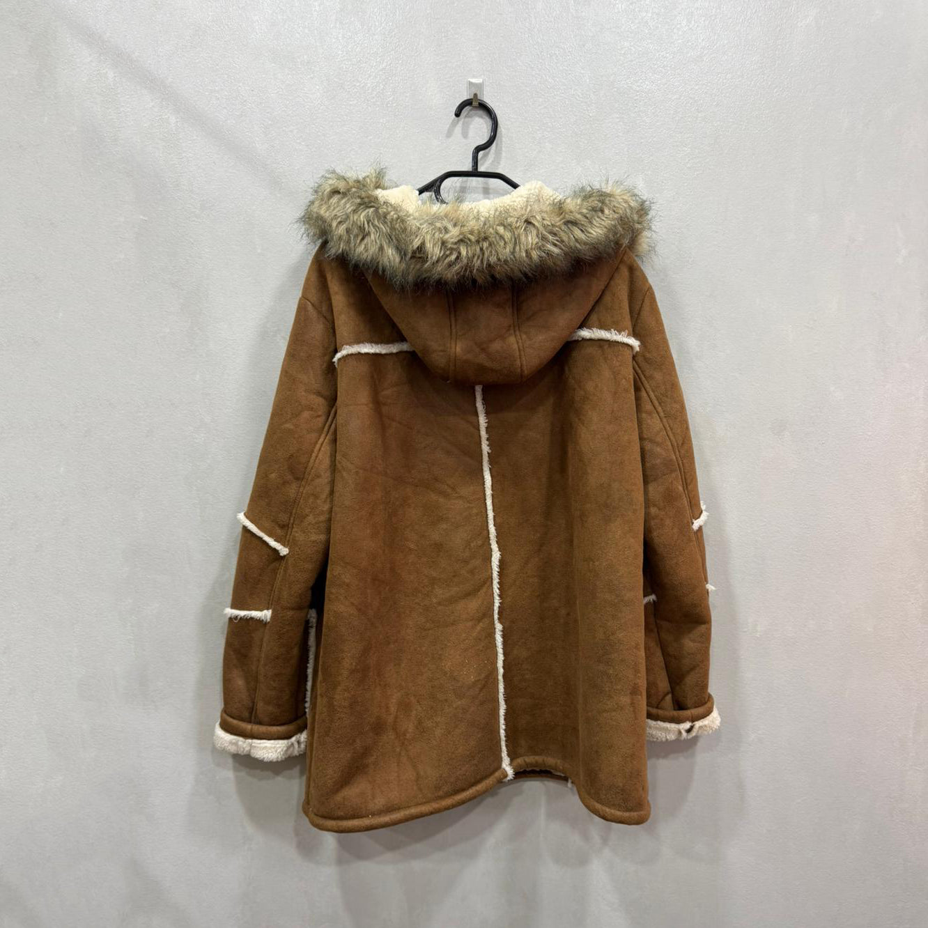 Casaco Shearling Feminino com Capuz – Tamanho M