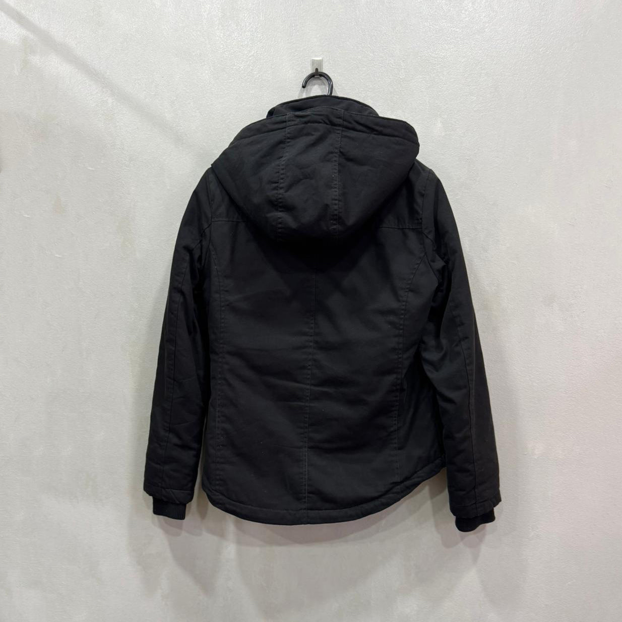 Casaco Sublevel Preto com Capuz – Tamanho Único