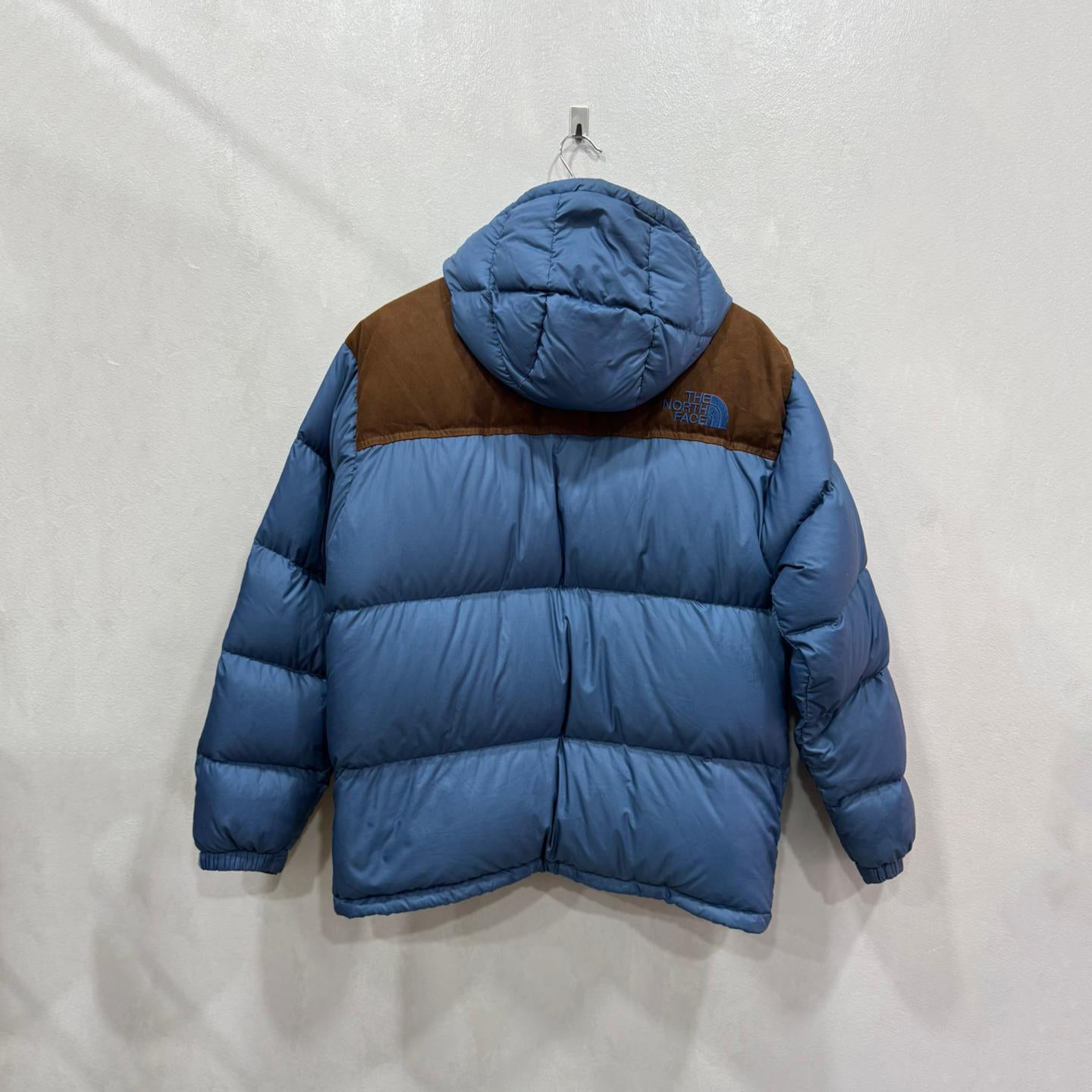 Casaco The North Face Azul com Detalhes Castanhos – Tamanho M (95)
