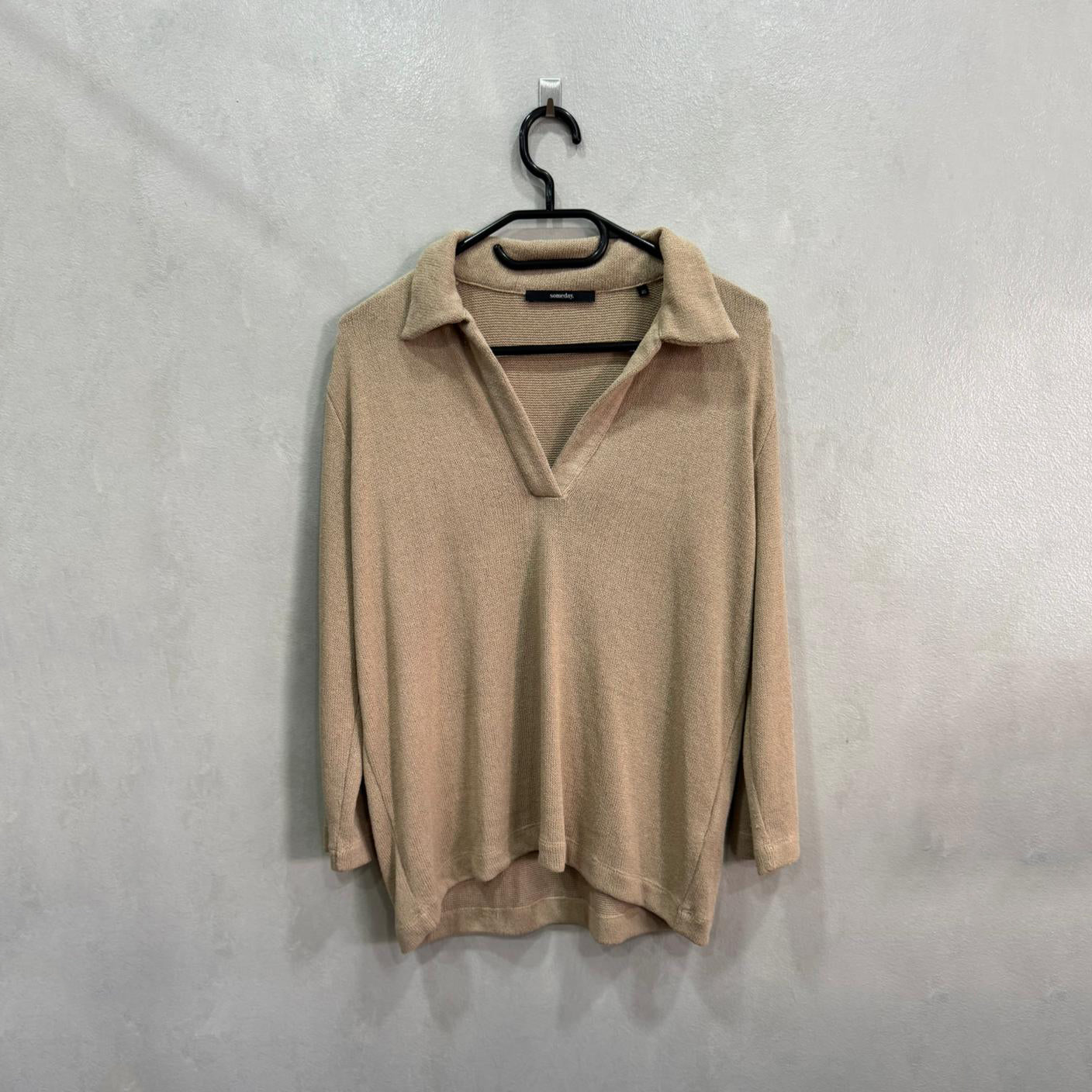 Malha Bege Com Gola Aberta – Tamanho 40 – Grade A