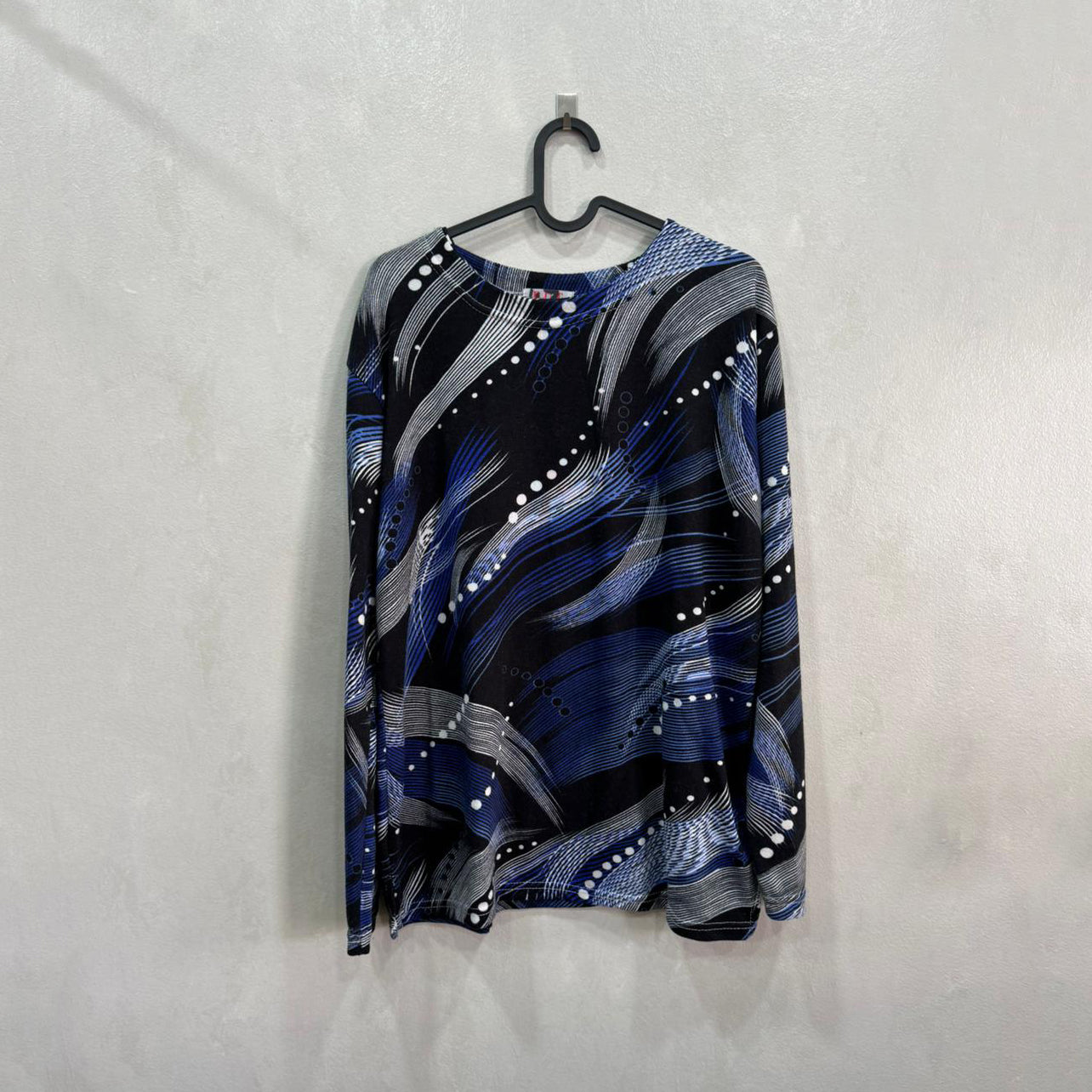 Blusa Estampada Ondas Azul E Preto – Tam. XL – Grade A