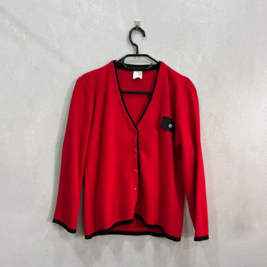 CARDIGAN VERMELHO COM DETALHE EM PRETO – M (GRADE A)