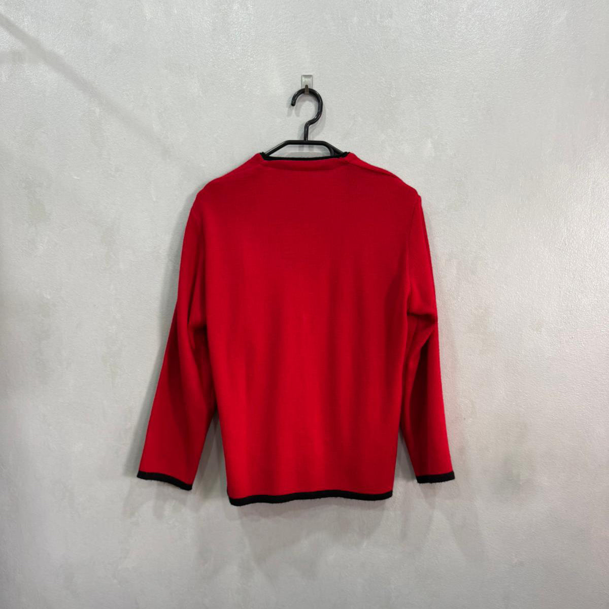 CARDIGAN VERMELHO COM DETALHE EM PRETO – M (GRADE A)