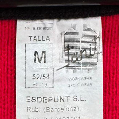 CARDIGAN VERMELHO COM DETALHE EM PRETO – M (GRADE A)