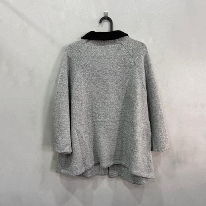 Casaco Cinza Com Gola Preta – Tamanho Único – Grade A