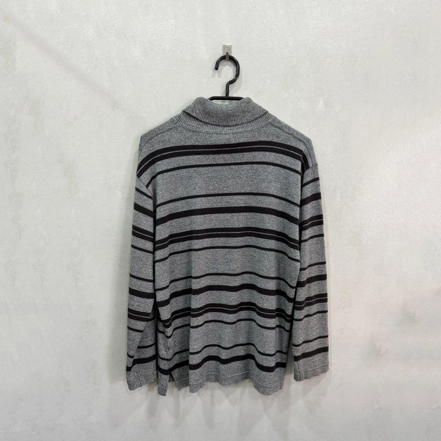 Camisola De Lã Cinzenta Com Risca Preta – Tamanho Único – Grade A