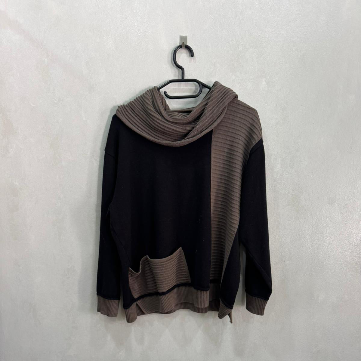 Camisola Bicolor com Gola Ampla – Tamanho Único